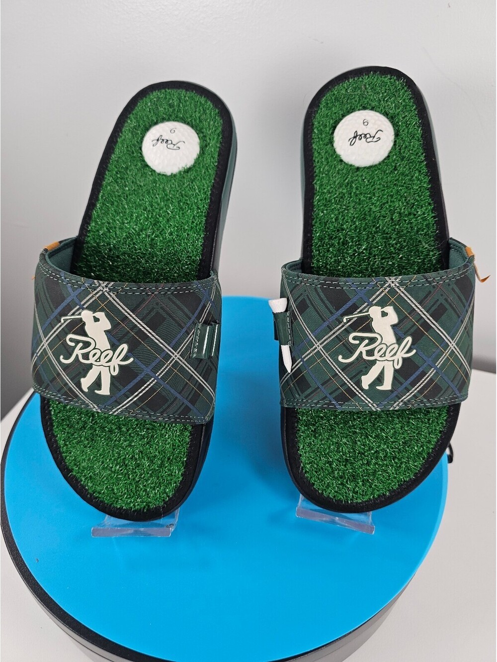 Reef Golf Slide Sandals Size 9 with Green Turf Footbed